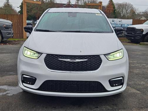 2026 Chrysler Pacifica L