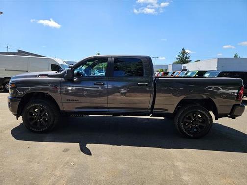 2025 RAM 3500 Big Horn Crew Cab 4x4 6'4' Box