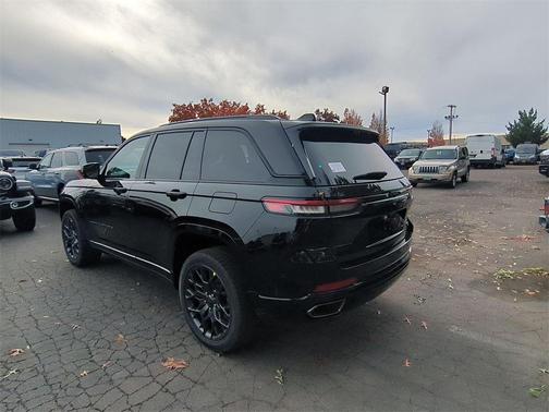 2025 Jeep Grand Cherokee Summit