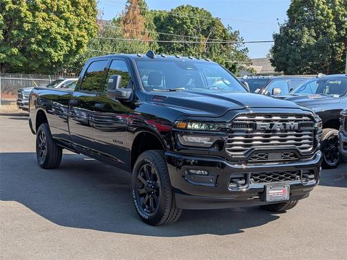 2025 RAM 3500 Big Horn Crew Cab 4x4 8' Box