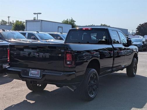 2025 RAM 3500 Big Horn Crew Cab 4x4 8' Box