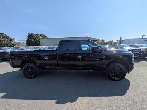 2025 RAM 3500 Big Horn Crew Cab 4x4 8' Box