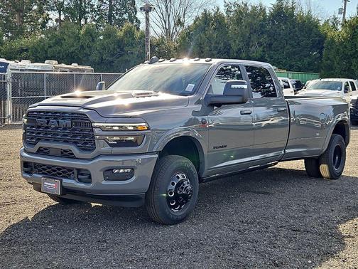 2026 RAM 3500 Limited Crew Cab 4x4 8' Box