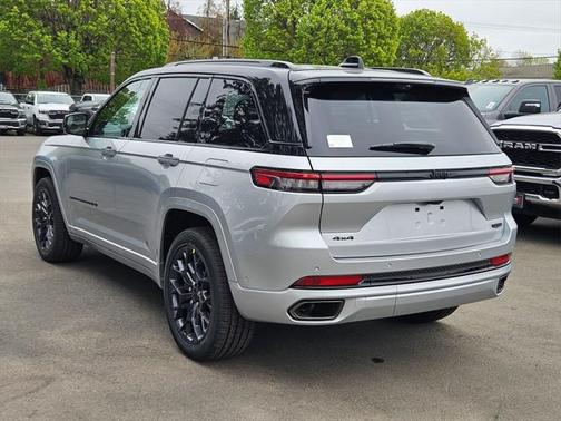 2025 Jeep Grand Cherokee Summit