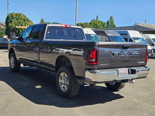 2025 RAM 2500 Big Horn Crew Cab 4x4 8' Box