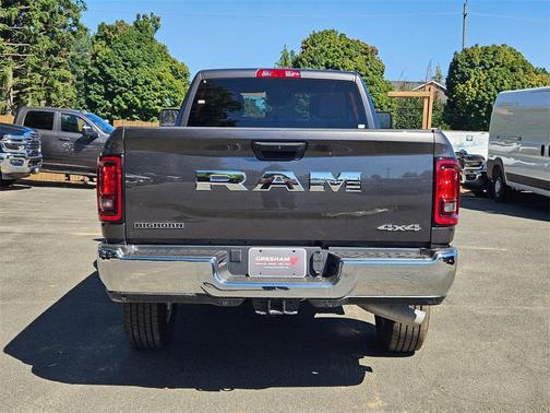 2025 RAM 2500 Big Horn Crew Cab 4x4 8' Box