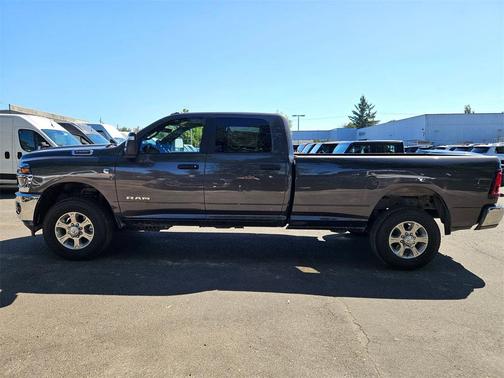 2025 RAM 2500 Big Horn Crew Cab 4x4 8' Box