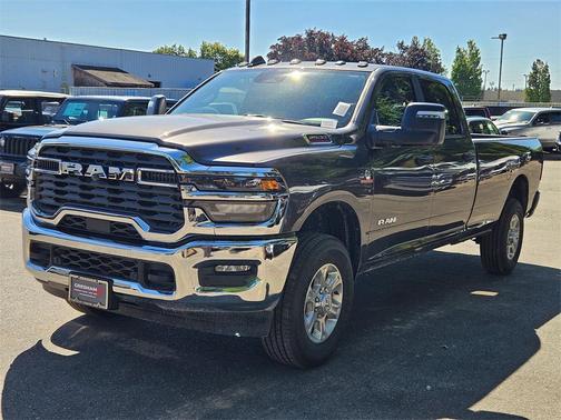 2025 RAM 2500 Big Horn Crew Cab 4x4 8' Box