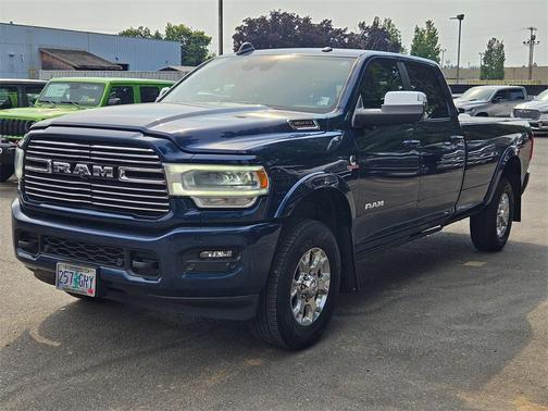 2019 RAM 3500 Laramie Crew Cab 4x4 8' Box