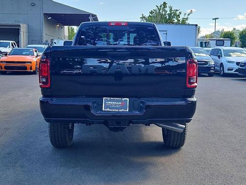Diamond Black Crystal Pearlcoat 2026 RAM 2500 Black Express Crew Cab 4x4 8' Box