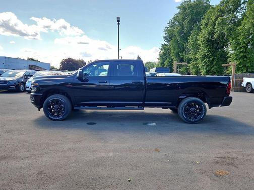 Diamond Black Crystal Pearlcoat 2026 RAM 2500 Black Express Crew Cab 4x4 8' Box