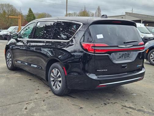 2025 Chrysler Pacifica Hybrid Select