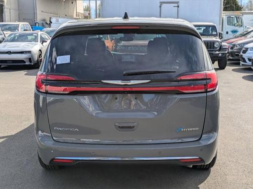2025 Chrysler Pacifica Hybrid Select