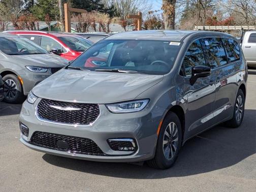 2025 Chrysler Pacifica Hybrid Select