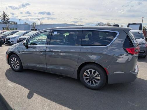 2025 Chrysler Pacifica Hybrid Select