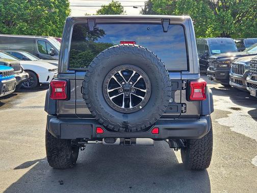 Granite Crystal Metallic Clearcoat 2026 Jeep Wrangler 4-Door Moab 392 4x4