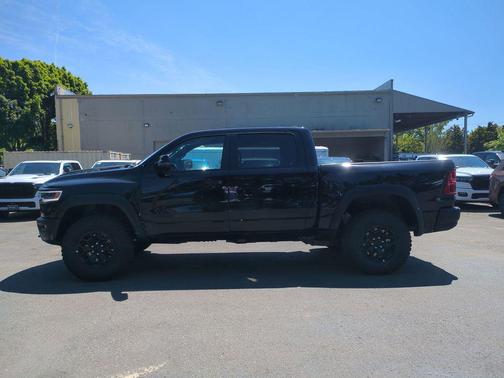 Diamond Black Crystal Pearlcoat 2026 RAM 1500 RHO Crew Cab 4x4 5'7' Box