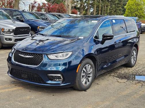 2025 Chrysler Pacifica Hybrid Select