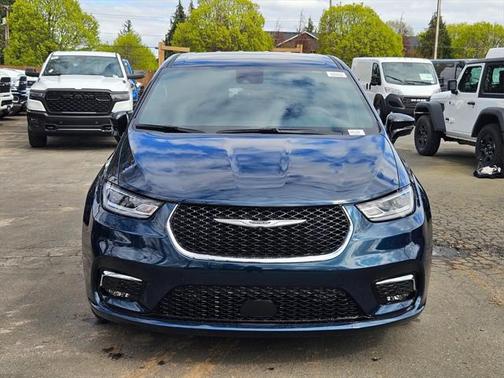 2025 Chrysler Pacifica Hybrid Select