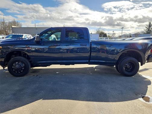 2026 RAM 3500 Laramie Crew Cab 4x4 8' Box