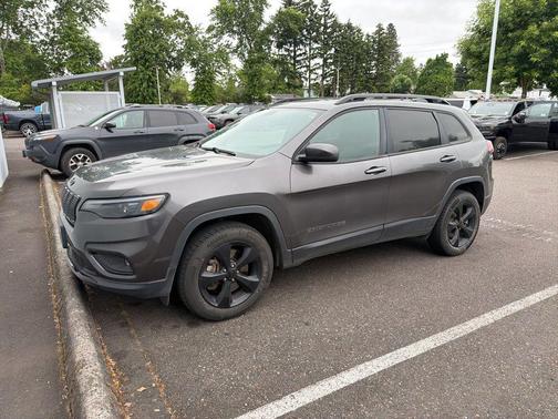 Granite Crystal Metallic Clearcoat 2019 Jeep Cherokee Altitude