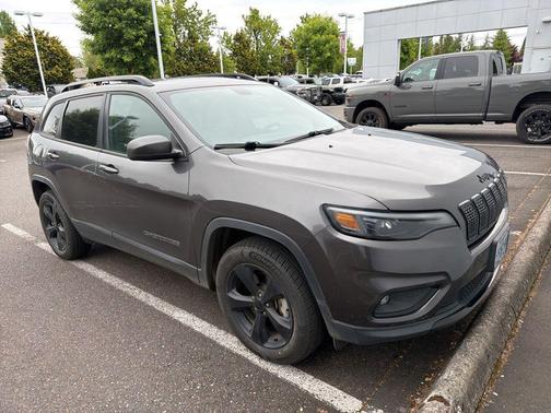 Granite Crystal Metallic Clearcoat 2019 Jeep Cherokee Altitude