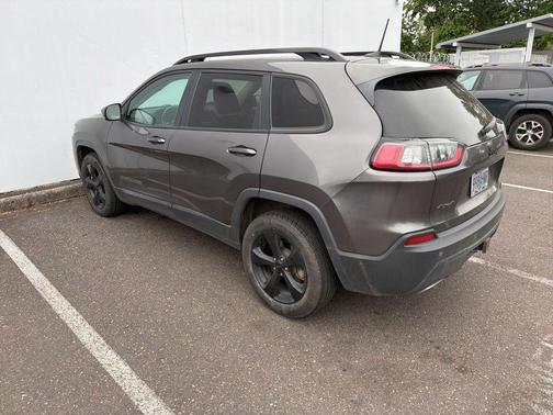 Granite Crystal Metallic Clearcoat 2019 Jeep Cherokee Altitude