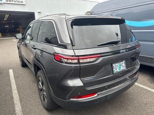 Baltic Gray Metallic Clearcoat 2023 Jeep Grand Cherokee 4xe Base