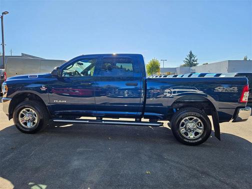 2022 RAM 2500 Tradesman Crew Cab 4x4 6'4' Box