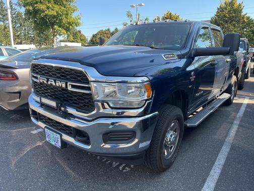 2022 RAM 2500 Tradesman Crew Cab 4x4 6'4' Box