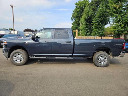 2025 RAM 2500 Tradesman Crew Cab 4x4 8' Box