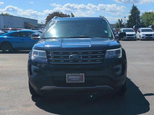 Blue Jeans Metallic 2017 Ford Explorer XLT