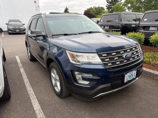 Blue Jeans Metallic 2017 Ford Explorer XLT