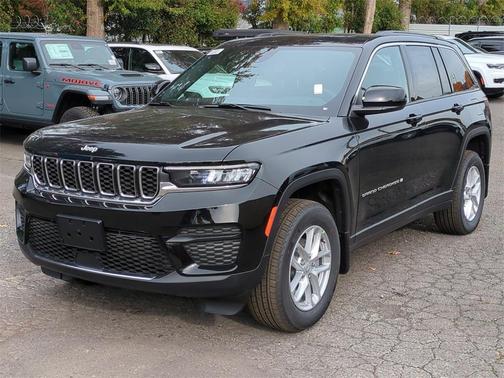 2025 Jeep Grand Cherokee Laredo