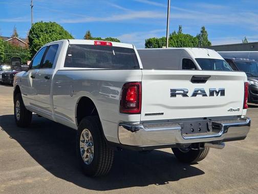 2025 RAM 2500 Big Horn Crew Cab 4x4 8' Box