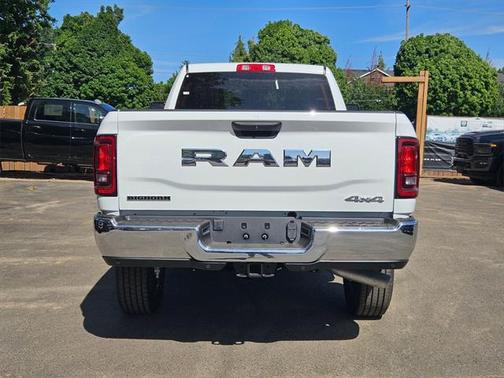 2025 RAM 2500 Big Horn Crew Cab 4x4 8' Box