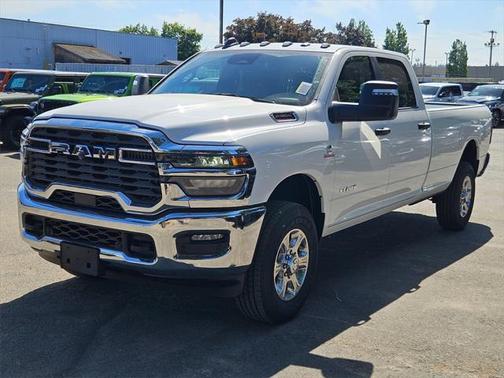 2025 RAM 2500 Big Horn Crew Cab 4x4 8' Box
