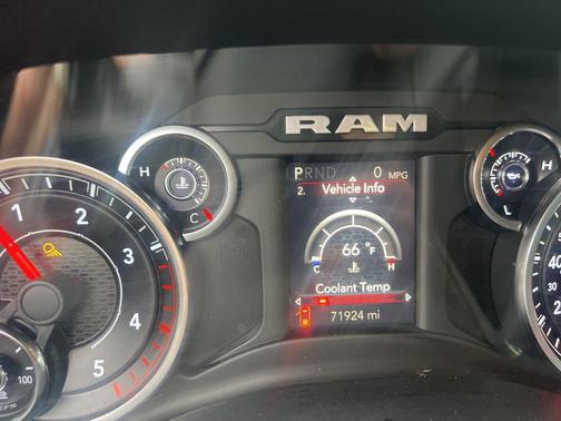 2020 RAM 2500 Big Horn Crew Cab 4X4 6'4' Box