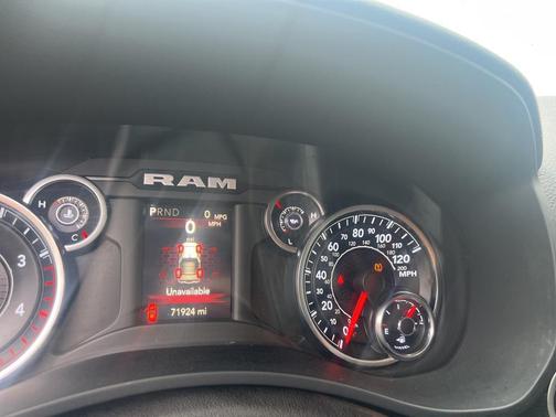 2020 RAM 2500 Big Horn Crew Cab 4X4 6'4' Box
