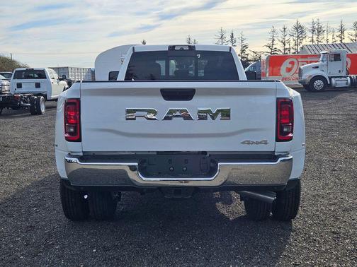 Bright White Clearcoat 2026 RAM 3500 Tradesman Crew Cab 4x4 8' Box