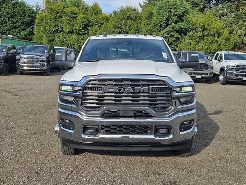 Bright White Clearcoat 2026 RAM 3500 Tradesman Crew Cab 4x4 8' Box