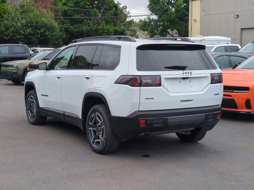 Bright White Clearcoat 2026 Jeep Cherokee Laredo 4x4