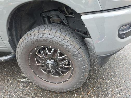 Ceramic Gray Clearcoat 2026 RAM 2500 Big Horn Crew Cab 4x4 8' Box