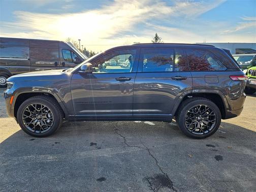 2025 Jeep Grand Cherokee Summit