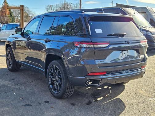 2025 Jeep Grand Cherokee Summit