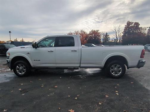 2019 RAM 3500 Laramie Crew Cab 4x4 8' Box