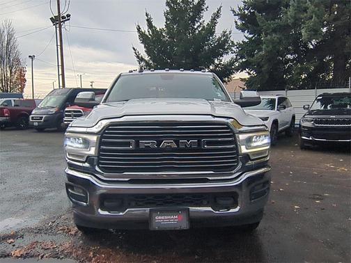 2019 RAM 3500 Laramie Crew Cab 4x4 8' Box
