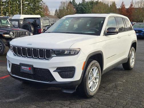 2025 Jeep Grand Cherokee Laredo