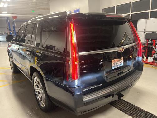 2017 Cadillac Escalade Platinum