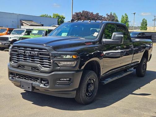 2025 RAM 2500 Tradesman Crew Cab 4x4 8' Box
